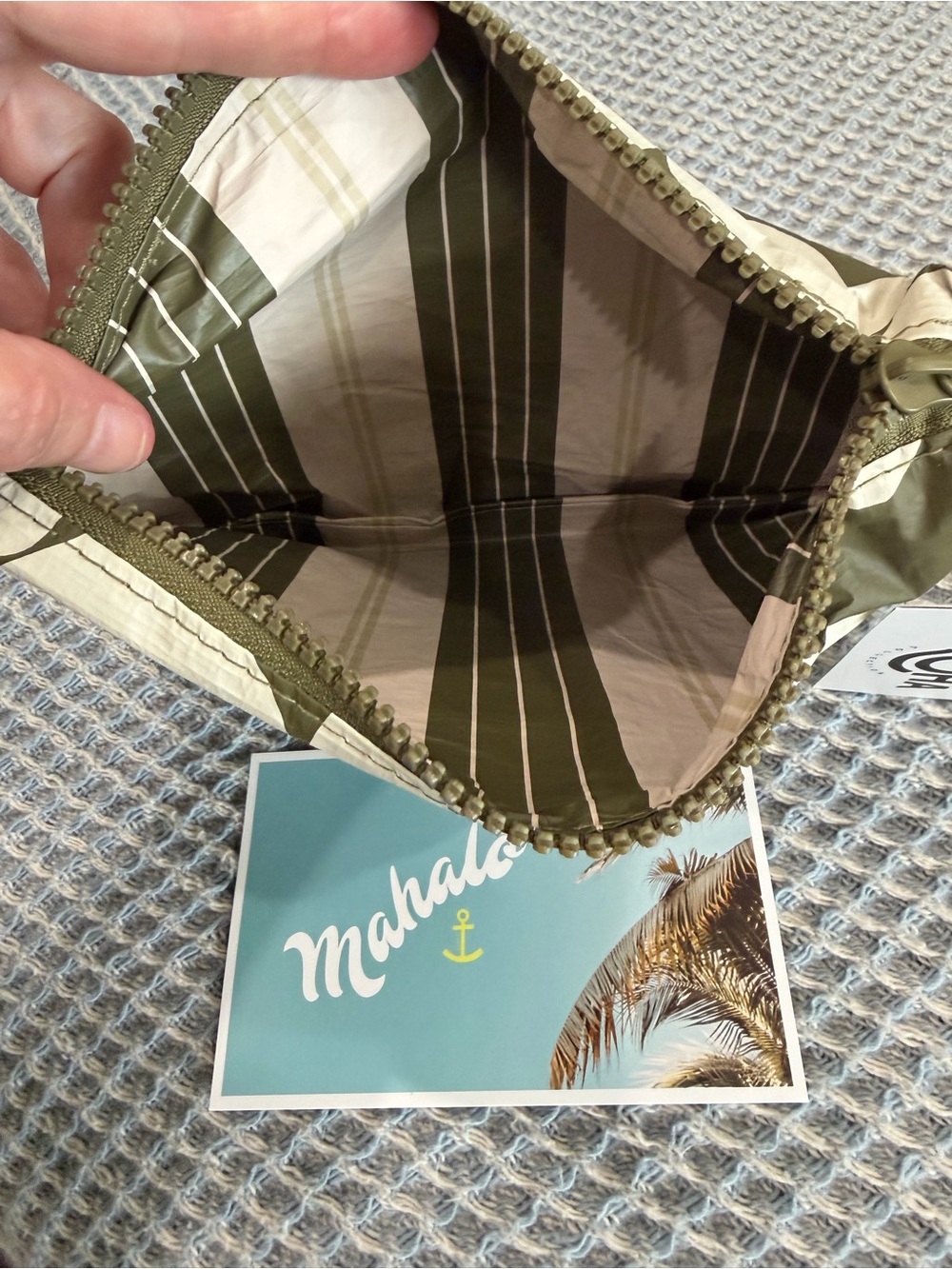 NWT Aloha Collection Reversible Small Pouch - Picture 3 of 3